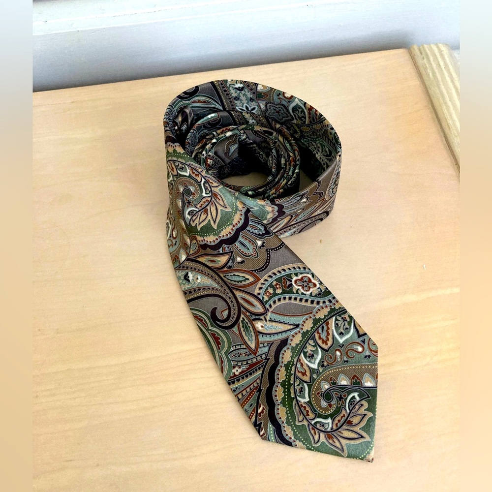 Perry Ellis tie